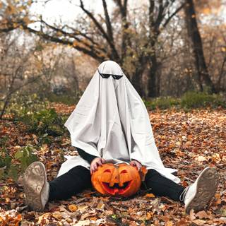 Aesthetic ghost Halloween wallpaper