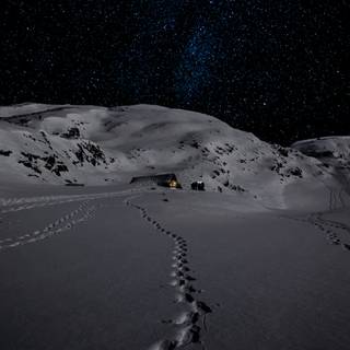 Winter mountain night wallpaper