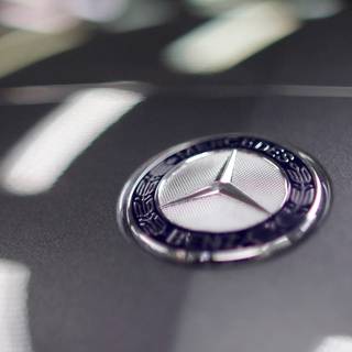 Mercedes logo 4k wallpaper