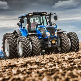 4k tractor wallpaper