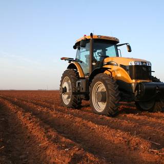 4k tractor wallpaper