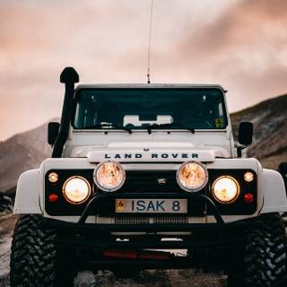 Land Rover car 4k iPhone wallpaper