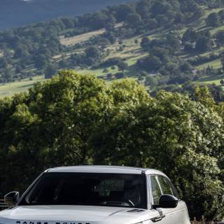 Land Rover car 4k iPhone wallpaper