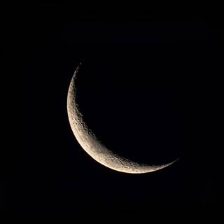 Beautiful calm crescent wallpaper