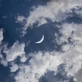 Beautiful calm crescent wallpaper