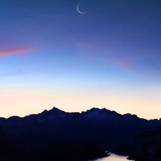 Beautiful calm crescent wallpaper