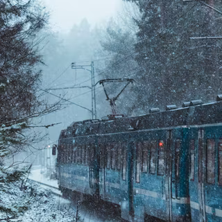 Winter trains wallpaper