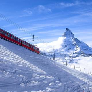 Winter trains wallpaper