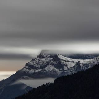 iPhone 14 Pro winter wallpaper