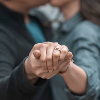 4k kissing wallpaper