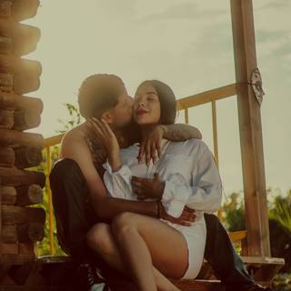 4k kissing wallpaper