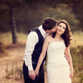 4k kissing wallpaper