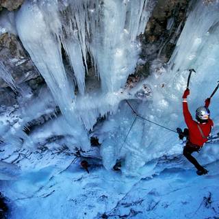 Winter climbing wallpaper