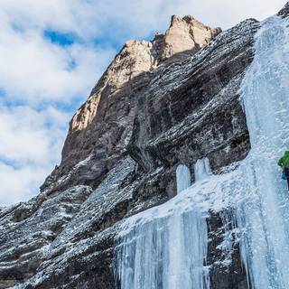 Winter climbing wallpaper