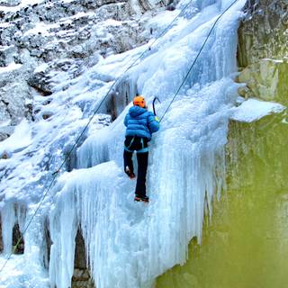 Winter climbing wallpaper