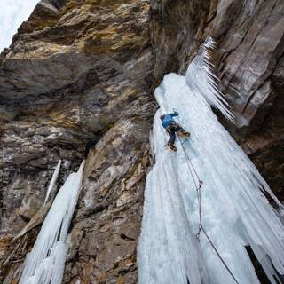 Winter climbing wallpaper