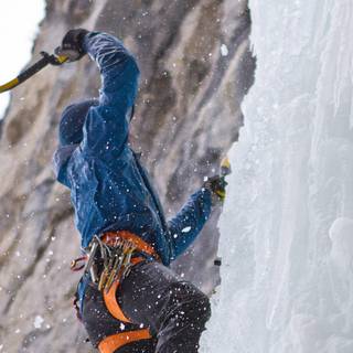 Winter climbing wallpaper