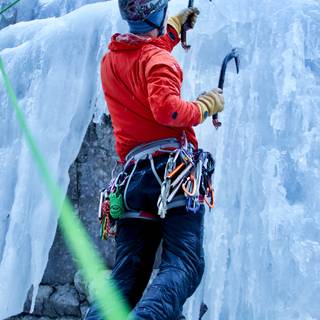 Winter climbing wallpaper