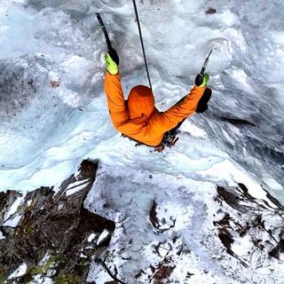 Winter climbing wallpaper