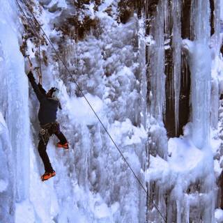 Winter climbing wallpaper