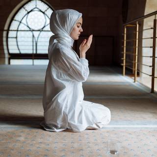 Girl praying wallpaper