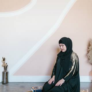 Girl praying wallpaper