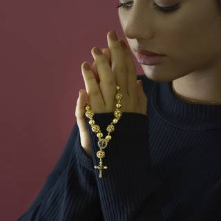 Girl praying wallpaper