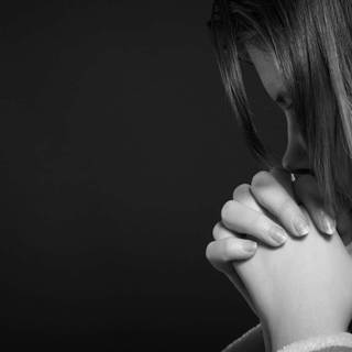 Girl praying wallpaper