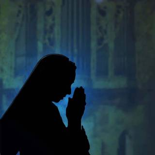 Girl praying wallpaper