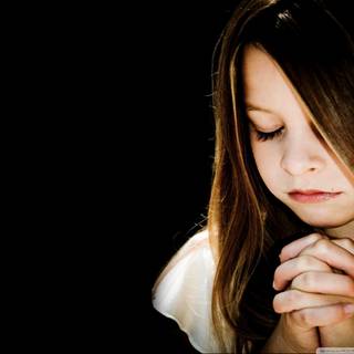Girl praying wallpaper