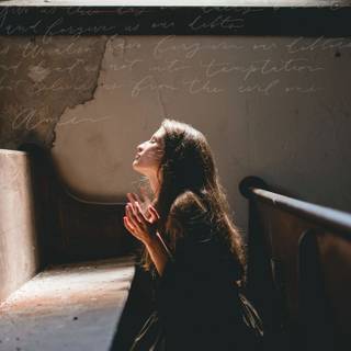 Girl praying wallpaper