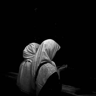 Girl praying wallpaper