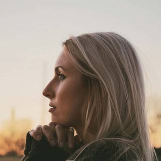 Girl praying wallpaper