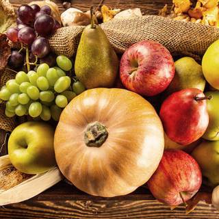 Autumn fruit basket wallpaper