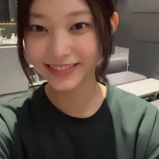 NewJeans Haerin wallpaper