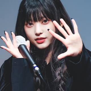 NewJeans Haerin wallpaper