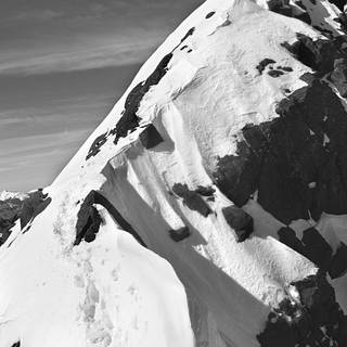 Dark winter iPhone 14 wallpaper