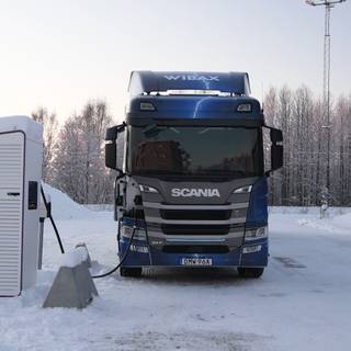 Truck winter road wallpaper