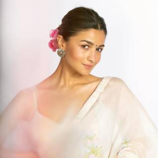 Alia Bhatt saree wallpaper
