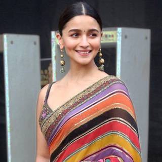 Alia Bhatt saree wallpaper