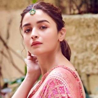 Alia Bhatt saree wallpaper