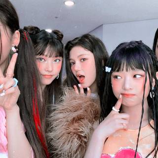 NewJeans desktop wallpaper