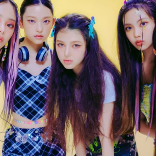 NewJeans desktop wallpaper