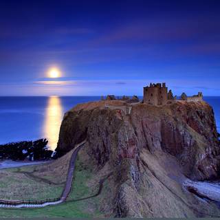 Moon rising wallpaper