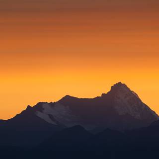 Late autumn mountains wallpaper