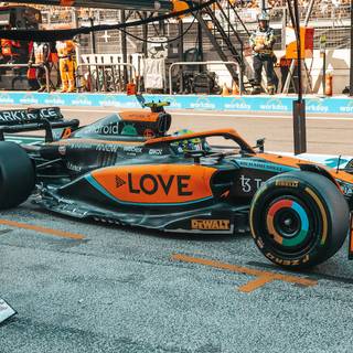 McLaren F1 iPhone wallpaper