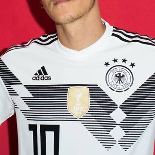 Ozil iPhone wallpaper