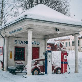 Winter gas station wallpaper