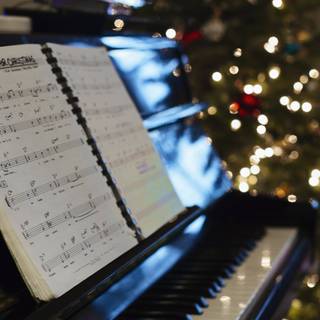 Christmas piano wallpaper