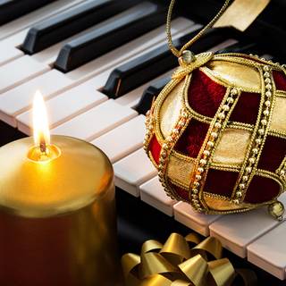 Christmas piano wallpaper
